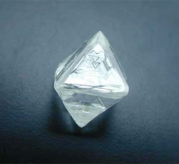 從及其稀少的原礦石誕生出來的 EXELCO DIAMOND的鑽石