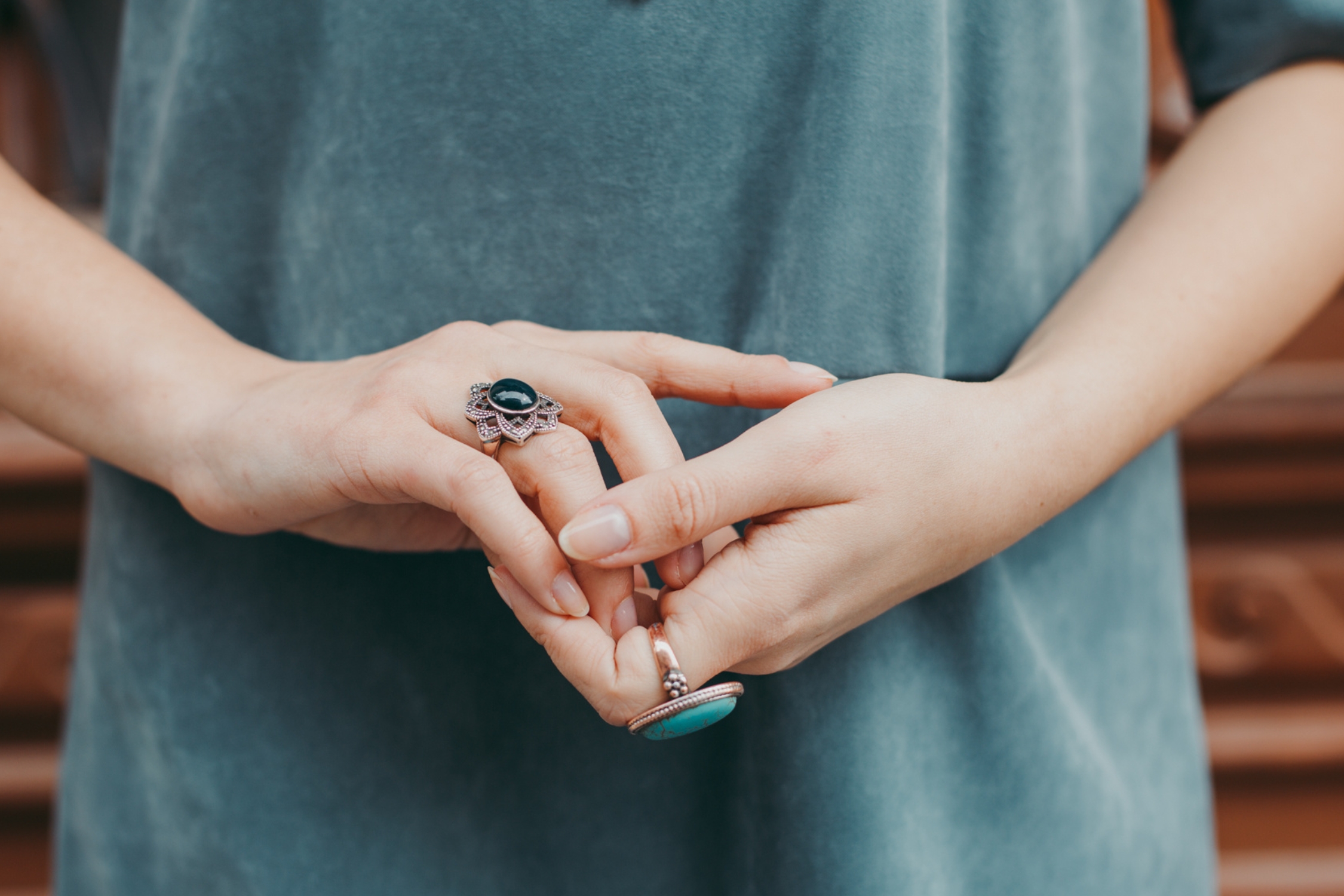 掌握多個戒指戴法關鍵原則，穿搭出屬於自己的風格 