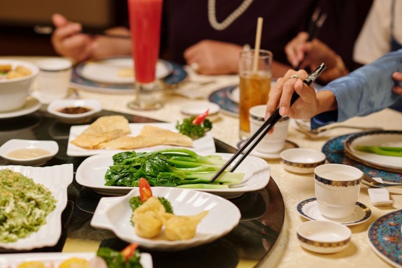 簡單訂婚儀式準備步驟5:儀式後的聚餐安排