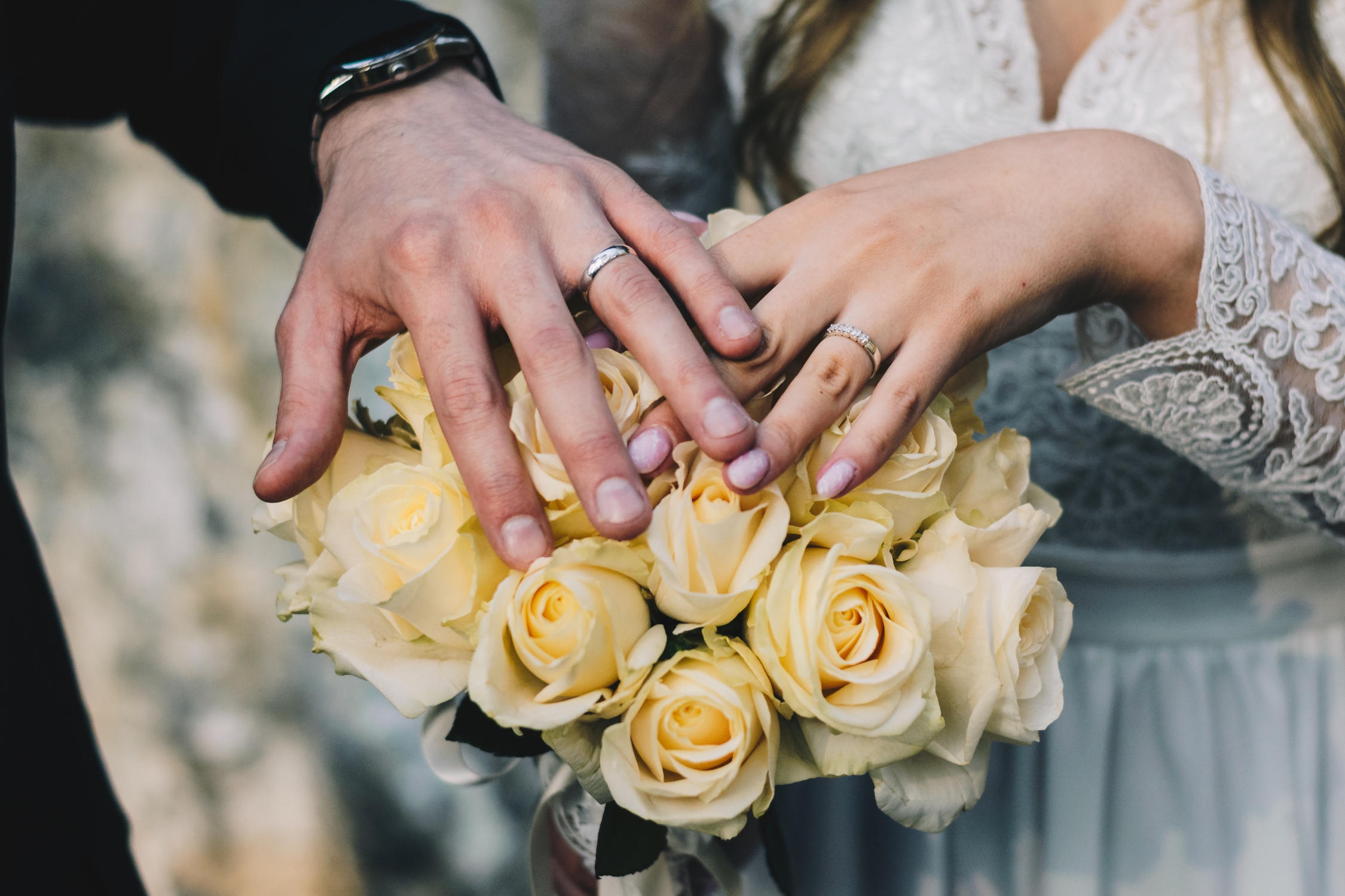 避免因計較結婚對戒誰出錢，而傷了彼此關係