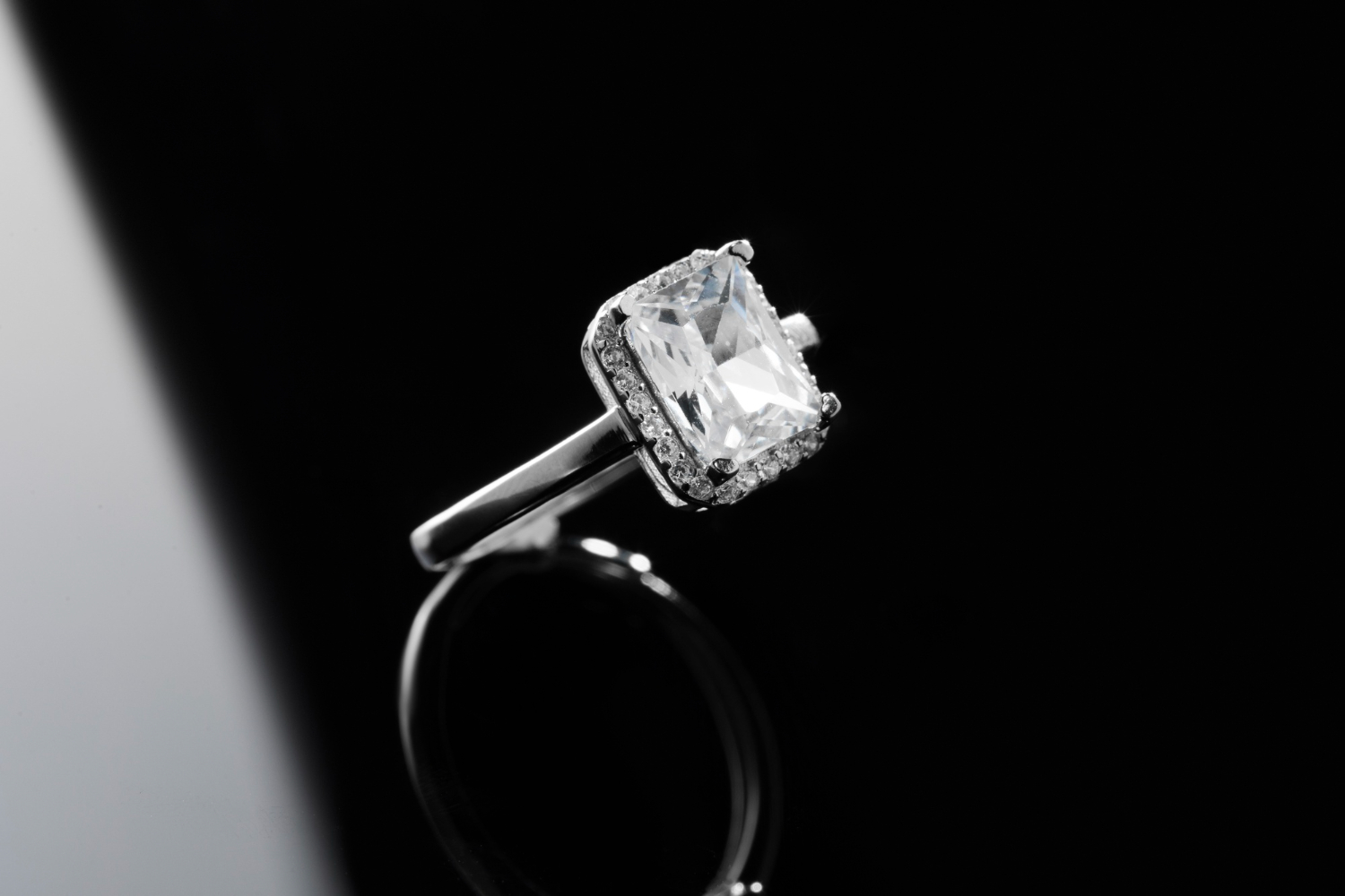 常見鑽石形狀8:枕形鑽石(Cushion Cut)